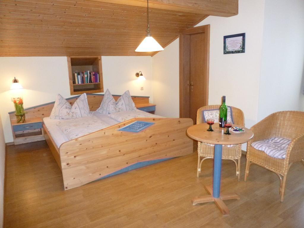 Gastehaus Fischer Ξενοδοχείο Eschlkam Δωμάτιο φωτογραφία
